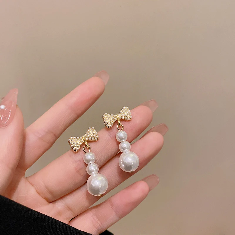 S925 New Elegant Bow Pearl Tassel Long Earrings Party Girls' Luxury Jewelry Korean Fashion Accessories Drop Earrings For Woman
S925 New Elegant Bow Pearl Tassel Long Earrings Party Girls' Luxury Jewelry Korean Fashion Accessories Drop Earrings For Woman