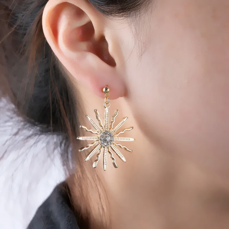 Earrings for Women Diamond Inlay Jewelry Sun Shape Unique Design Ear Clip Luxury Temperament Female Gifts Eardrop
Earrings for Women Diamond Inlay Jewelry Sun Shape Unique Design Ear Clip Luxury Temperament Female Gifts Eardrop