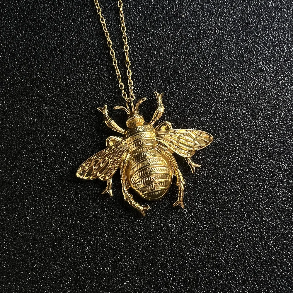 Gothic Insect Pattern Bee Pendant Necklace Wedding Festival Banquet Gift For Men And Women Daily Jewelry
Gothic Insect Pattern Bee Pendant Necklace Wedding Festival Banquet Gift For Men And Women Daily Jewelry