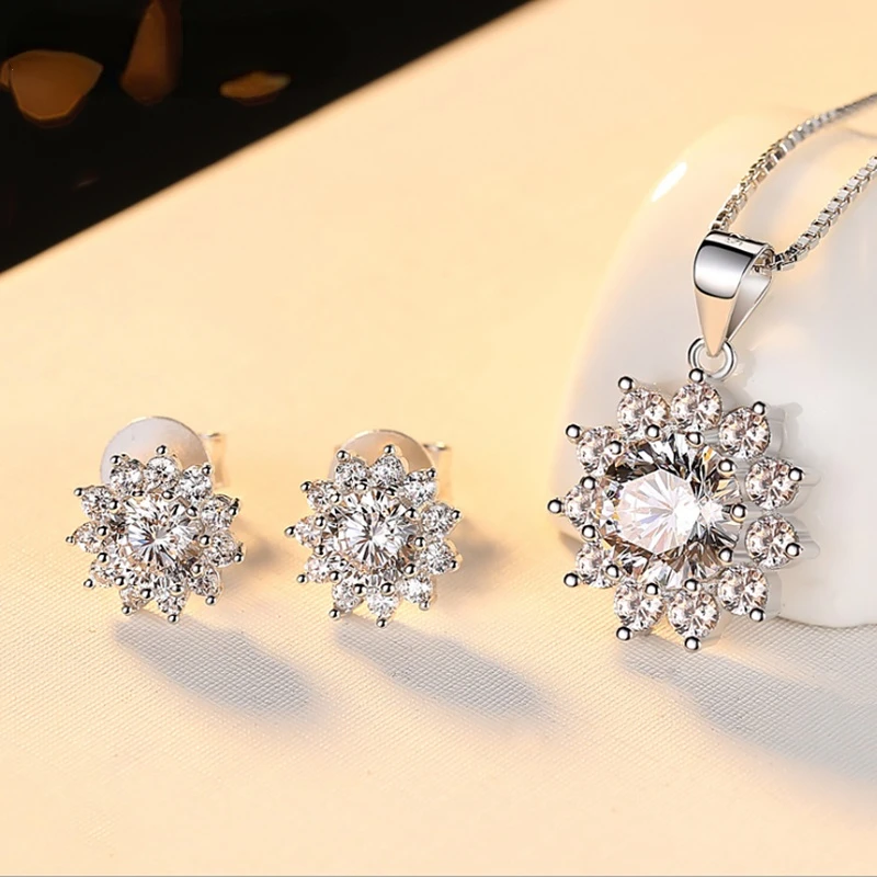 1CT 6.5MM Moissanite Sunflower Necklace/Earring Jewelry Set (Passed Diamond Test) 100%-S925 Sterling Silver Wedding Par
1CT 6.5MM Moissanite Sunflower Necklace/Earring Jewelry Set (Passed Diamond Test) 100%-S925 Sterling Silver Wedding Par