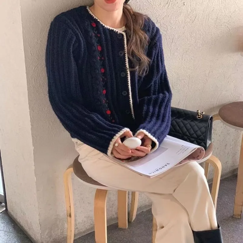 Smallfreshheavyembroideredchunkyneedle cardigan women's autumn and winter new single-breasted color-block long-sleeved top trend
Smallfreshheavyembroideredchunkyneedle cardigan women's autumn and winter new single-breasted color-block long-sleeved top trend