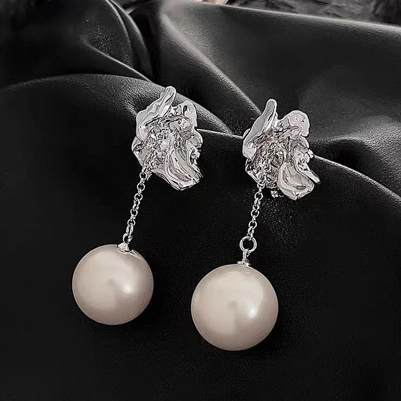 925 Silver Needle Korean Fashion Vintage Big Pearl Fringed Shaped Earrings Exaggerated Earring Jewelry
925 Silver Needle Korean Fashion Vintage Big Pearl Fringed Shaped Earrings Exaggerated Earring Jewelry