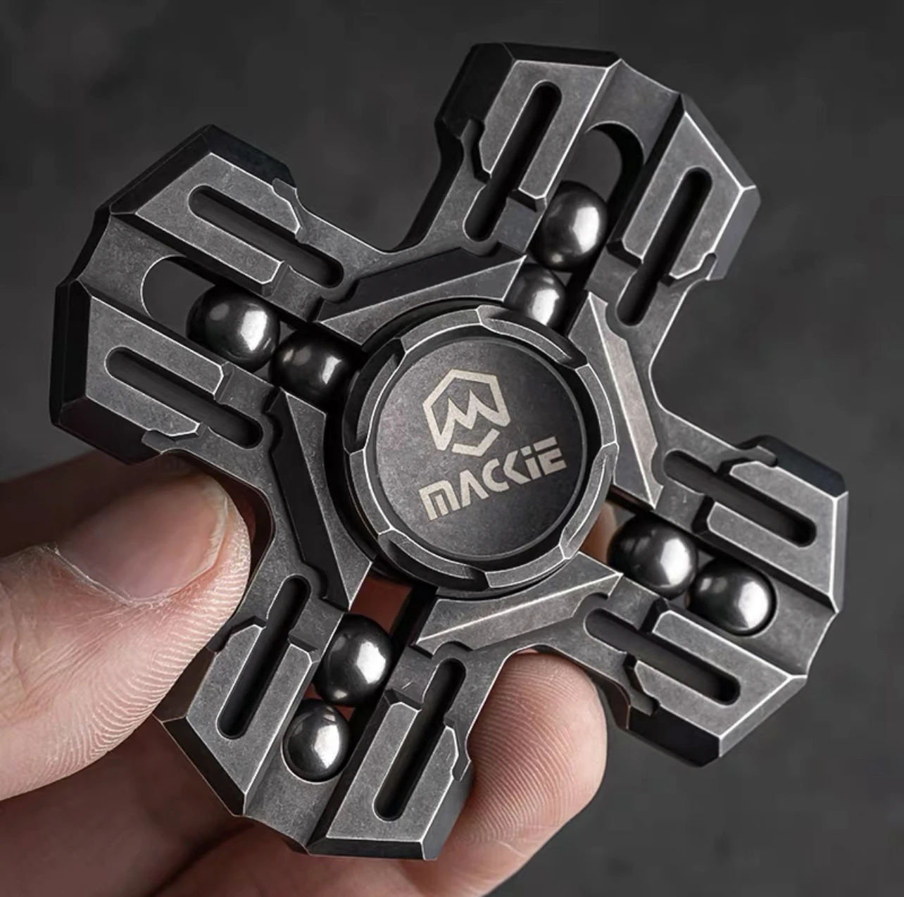 LAUTIE игрушка для снятия стресса Mackie Grand Paladin титановый сплав четыре лезвия Спиннер