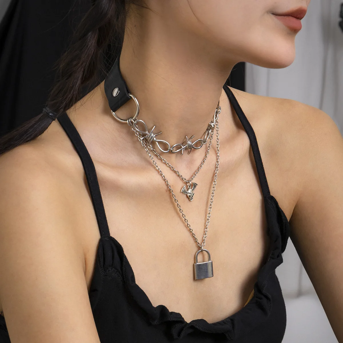Punk Style Barbed Wire Black PU Leather Necklace Women Lock Skull Cool Pendants Clavicle Short Thorn Necklace
Punk Style Barbed Wire Black PU Leather Necklace Women Lock Skull Cool Pendants Clavicle Short Thorn Necklace