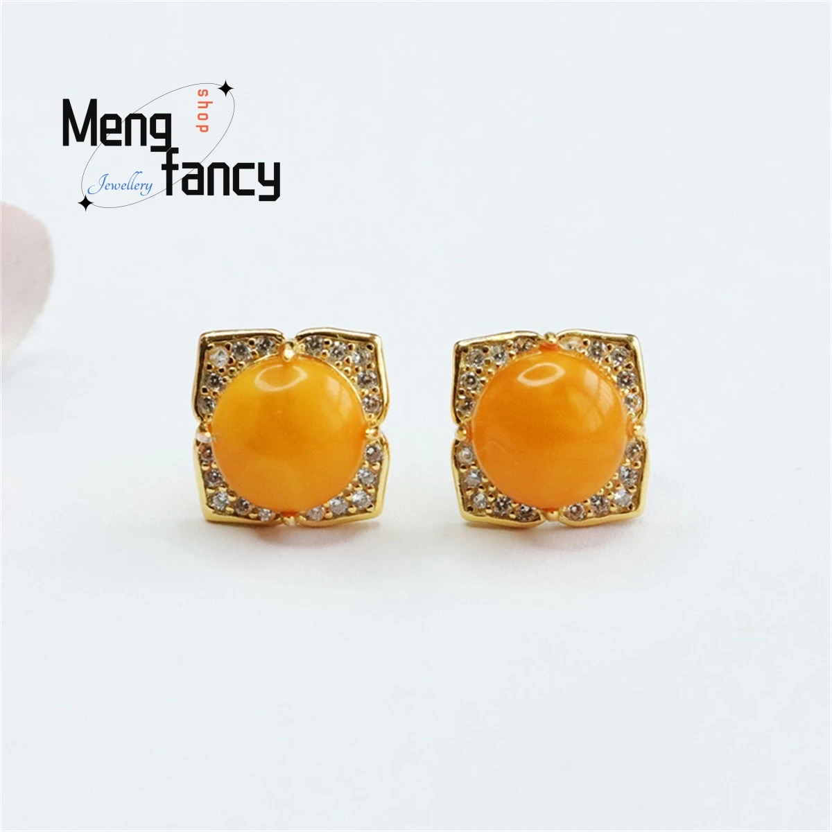 Natural S925 Silver Inlaid Honey Wax Amber Four Petal Flower Earrings Are Simple Elegant Personalized Fashion Charm Fine Jewelry
Natural S925 Silver Inlaid Honey Wax Amber Four Petal Flower Earrings Are Simple Elegant Personalized Fashion Charm Fine Jewelry
