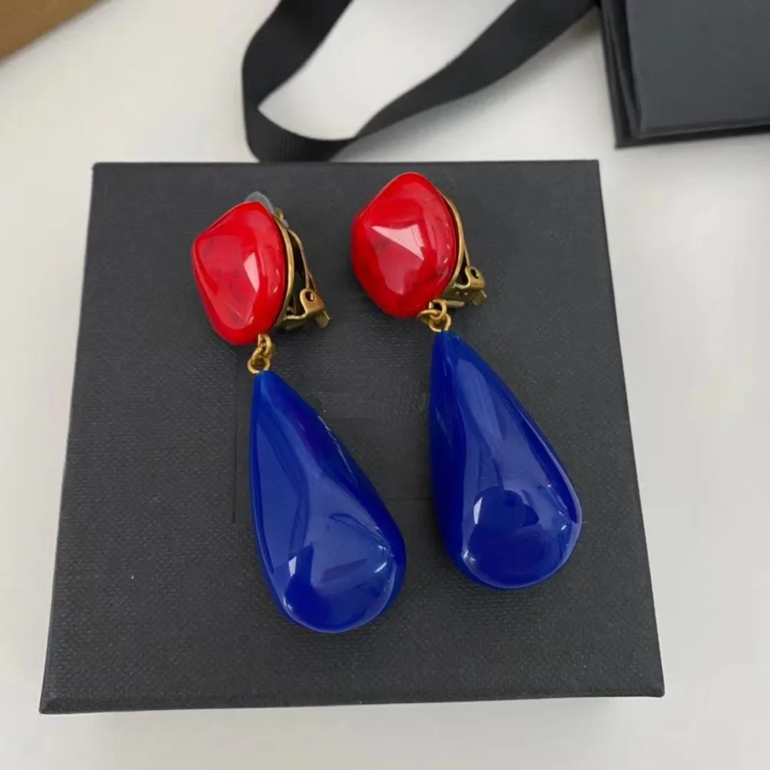 Water drop red and blue color contrast middle ear clip trendy personality earrings resin gold buckle type ear clip accessories
Water drop red and blue color contrast middle ear clip trendy personality earrings resin gold buckle type ear clip accessories