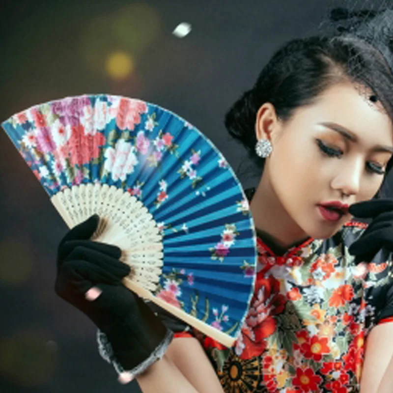 Chinese Style Bamboo Fan Classical Flower Grass Pattern Fan Antique Single Sided Folding Fan Craft Gifts Wedding Home Decoration
Chinese Style Bamboo Fan Classical Flower Grass Pattern Fan Antique Single Sided Folding Fan Craft Gifts Wedding Home Decoration