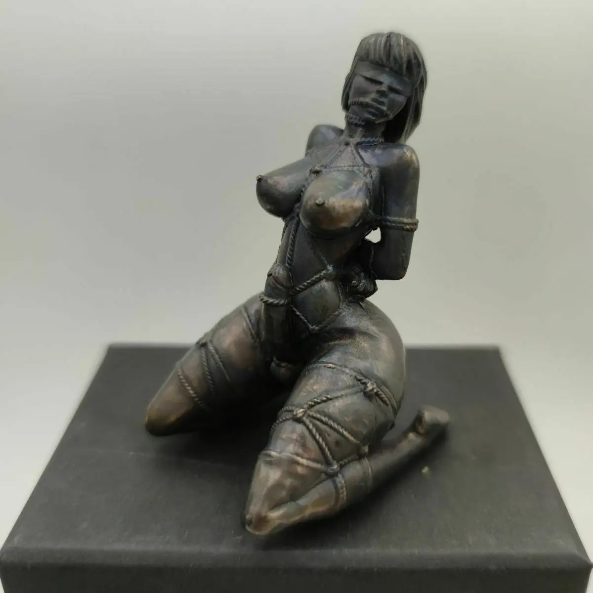 Hemp rope binds plump woman Statue Black Brass Figurines Miniatures Body Art Crafts Desk Ornaments Retro Home Decoration
Hemp rope binds plump woman Statue Black Brass Figurines Miniatures Body Art Crafts Desk Ornaments Retro Home Decoration