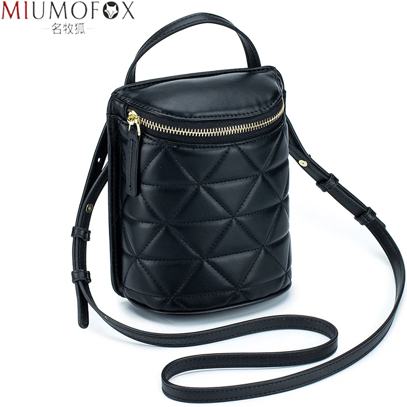 Женская сумка-ведро из натуральной кожи, модный однотонный роскошный мессенджер в клетку с бриллиантами, универсальная дизайнерская дамск...
Женская сумка-ведро из натуральной кожи, модный однотонный роскошный мессенджер в клетку с бриллиантами, универсальная дизайнерская дамск...