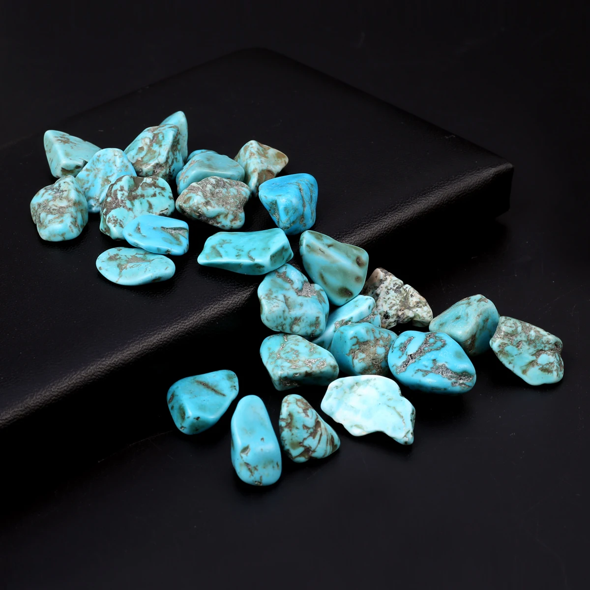 20-25pcs Natural Stone Turquoise Gravel Chips Beads Irregular Crushed Tumbled Stones Aquarium Home Decoration Fish Tank Ornament
20-25pcs Natural Stone Turquoise Gravel Chips Beads Irregular Crushed Tumbled Stones Aquarium Home Decoration Fish Tank Ornament