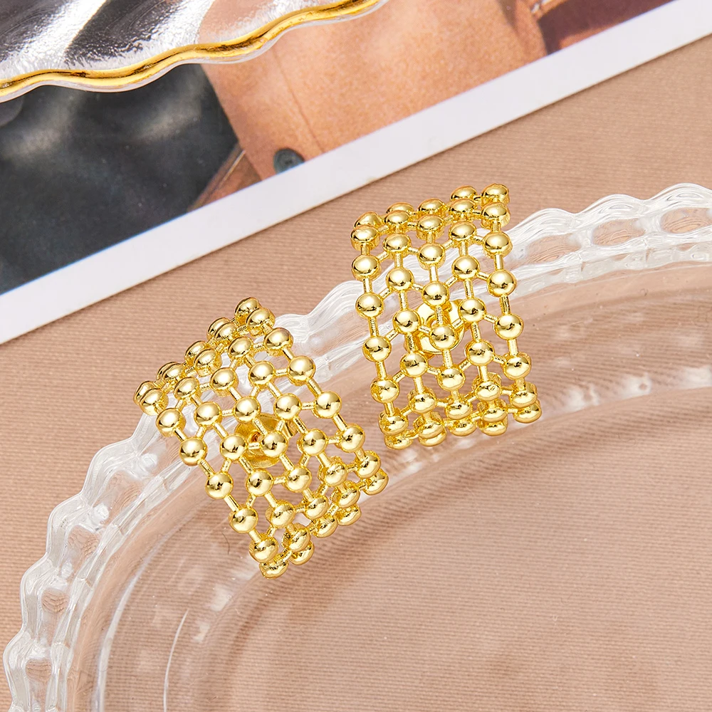 Trendy Hollow Gold Color Circle Hoop Ear Clips Earrings for Men Women Ear Claw Earrings Hip Hop Jewelry Gift
Trendy Hollow Gold Color Circle Hoop Ear Clips Earrings for Men Women Ear Claw Earrings Hip Hop Jewelry Gift