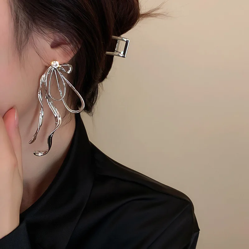 Women's Silver Metal Earrings Exaggerated Bohemia Long Earrings Jewelry 2022 Dangle Earrings Jewelry for Women
Women's Silver Metal Earrings Exaggerated Bohemia Long Earrings Jewelry 2022 Dangle Earrings Jewelry for Women