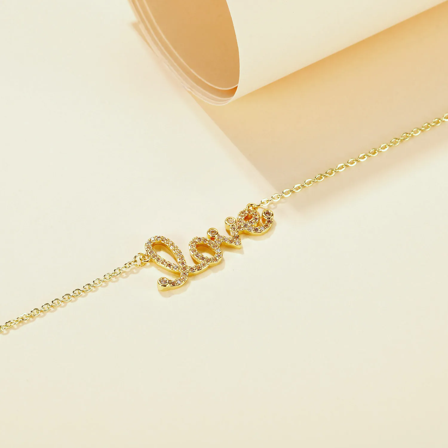 Zircon Inlaid Women Necklace Fashion Pendants and Necklaces Niche Design Vintage Love Letter Women's Neck Chain Korean Version
Zircon Inlaid Women Necklace Fashion Pendants and Necklaces Niche Design Vintage Love Letter Women's Neck Chain Korean Version