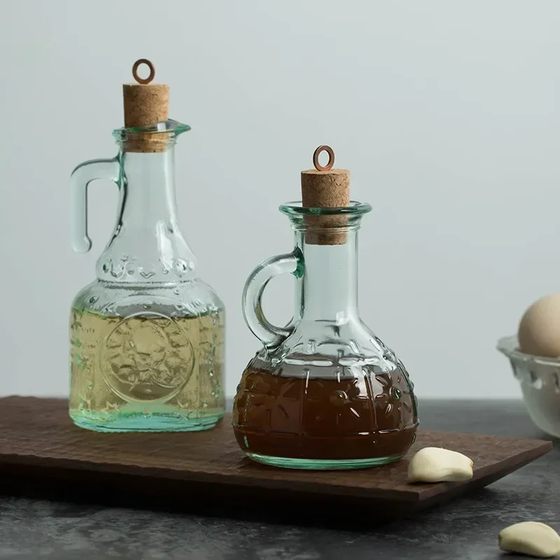 Домашняя бутылка для масла в европейском стиле, стеклянная бутылка, кухонная бутылка большой емкости для соевого соуса, уксуса, бытовая бутылка для розлива
Домашняя бутылка для масла в европейском стиле, стеклянная бутылка, кухонная бутылка большой емкости для соевого соуса, уксуса, бытовая бутылка для розлива