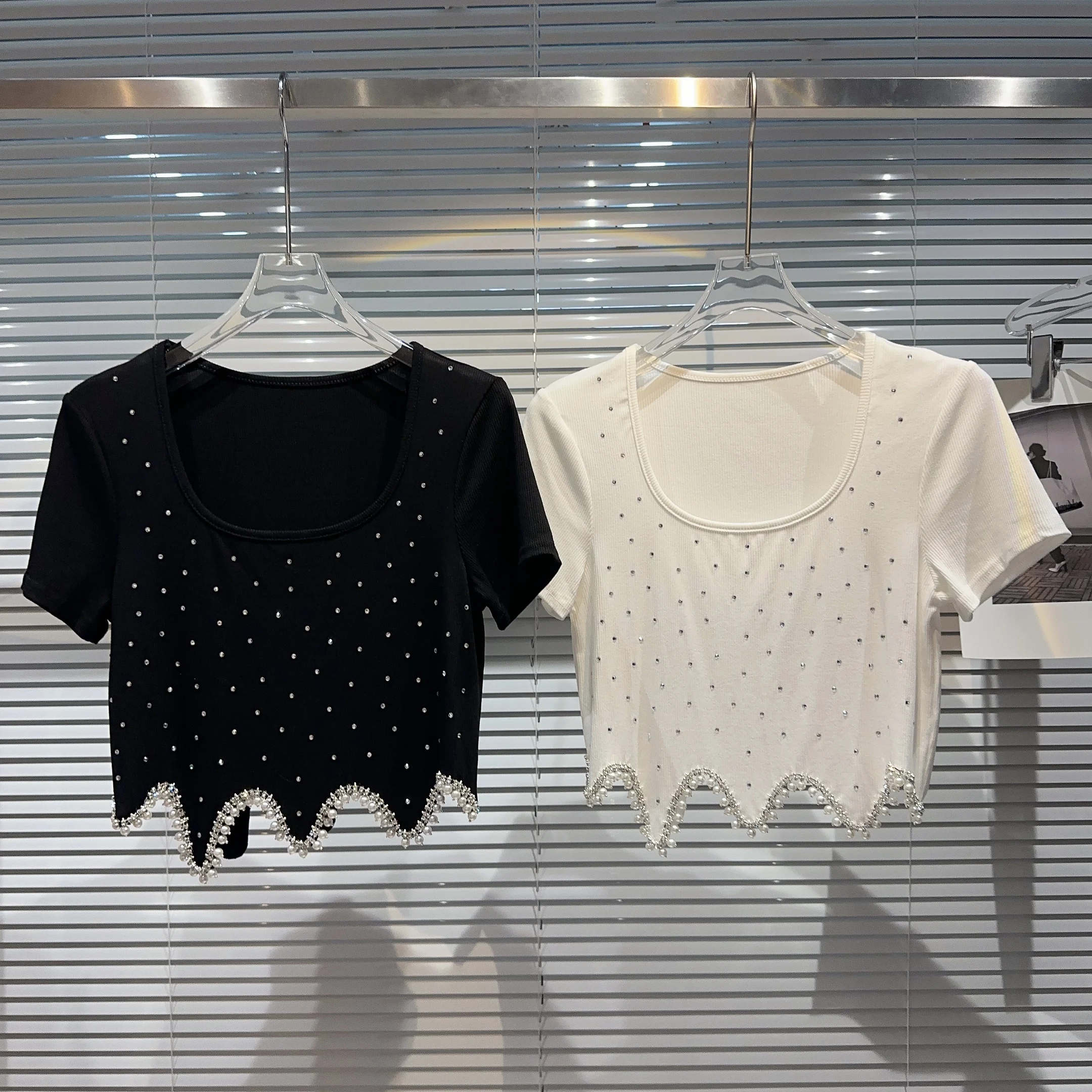 2023 Summer New Pearl Beaded Wave Hem Heavy Industry Short Sleeve T-shirt Hot Girls Cropped Tops Tee Womens Slim Short Tshirt
2023 Summer New Pearl Beaded Wave Hem Heavy Industry Short Sleeve T-shirt Hot Girls Cropped Tops Tee Womens Slim Short Tshirt