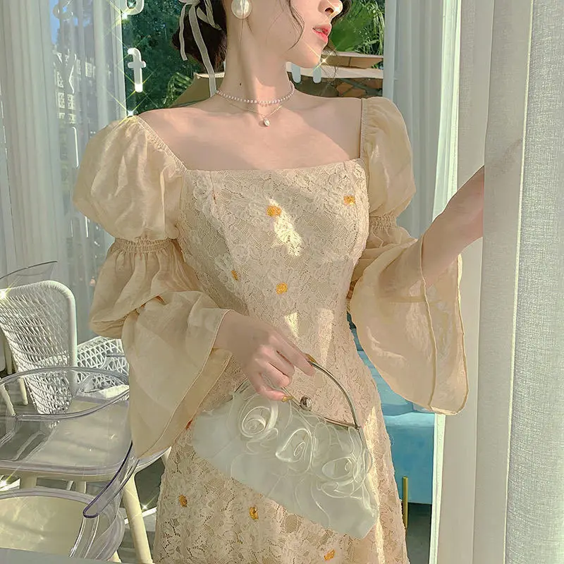 Women Fall French Print Floral Midi Dress Vintage Female Square Collar Lace Patchwork Dress Casual Hepburn Ladies Boho Vestidos
Women Fall French Print Floral Midi Dress Vintage Female Square Collar Lace Patchwork Dress Casual Hepburn Ladies Boho Vestidos