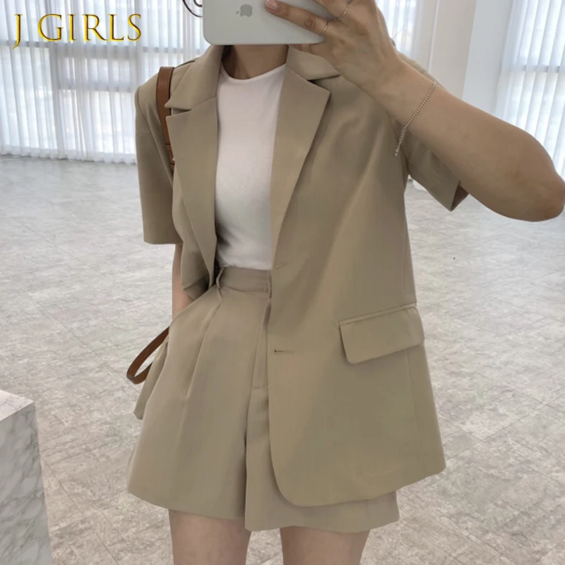 J GIRLS Women Set 2021 Summer Korean Chic Niche Retro Lapel Loose Two-Button Blazer High-Waist Casual Short Wide-Leg Trousers
J GIRLS Women Set 2021 Summer Korean Chic Niche Retro Lapel Loose Two-Button Blazer High-Waist Casual Short Wide-Leg Trousers
