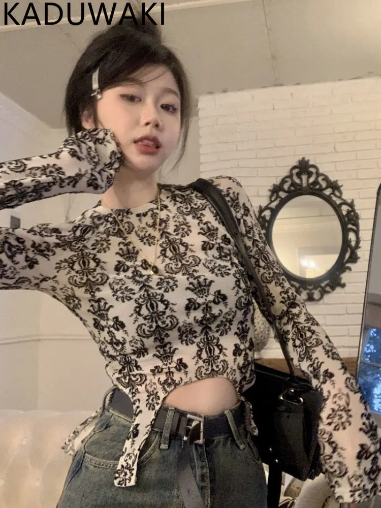 Vintage Printed Bottom Long-sleeved T-shirt Women Spring Hot Girls Short Slim Fit Tops Graphic Y2K Harajuku Casual Gothic Tees
Vintage Printed Bottom Long-sleeved T-shirt Women Spring Hot Girls Short Slim Fit Tops Graphic Y2K Harajuku Casual Gothic Tees