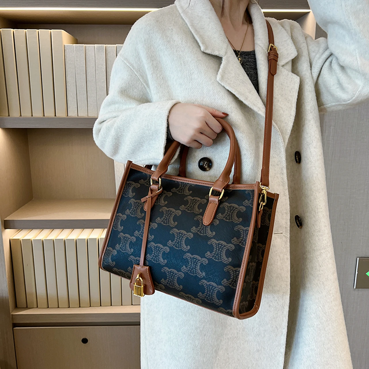 ELM BAY|Tote Bag 2022 New Shoulder Bag Fashion Printing Large Capacity Large Bag Women's High-grade Handbag
ELM BAY|Tote Bag 2022 New Shoulder Bag Fashion Printing Large Capacity Large Bag Women's High-grade Handbag