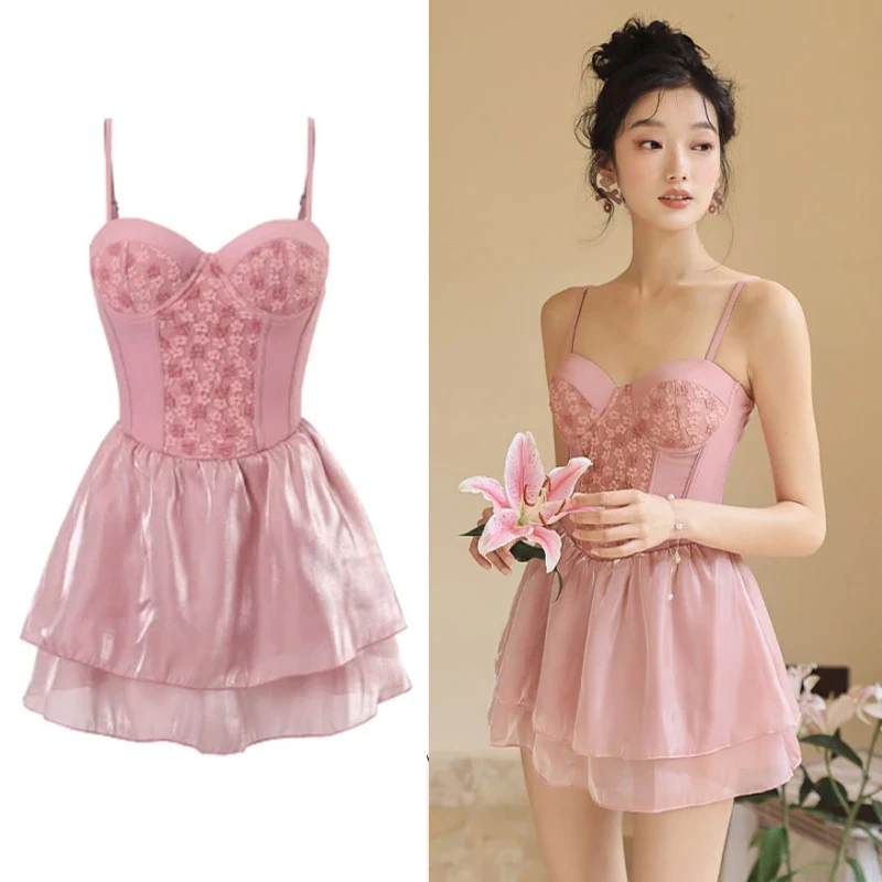 Женский сплошной купальник с юбкой в стиле фонариков 
Женский сплошной купальник с юбкой в стиле фонариков