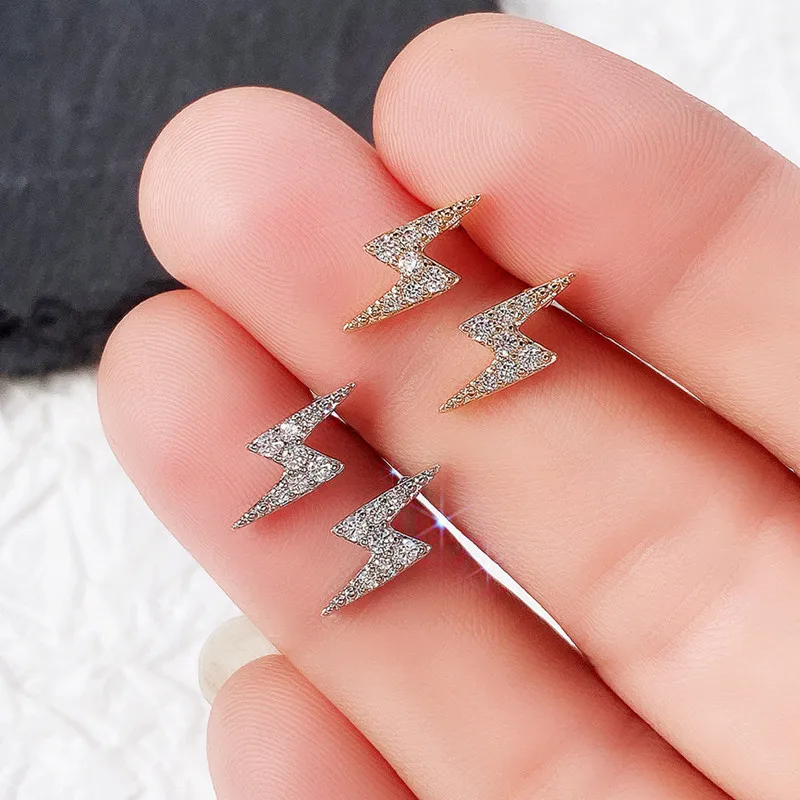 Simple Fashion Pave Crystal Lightning Stud Earrings Women Exquisite Student Girlfriend Jewelry Accessories Bijoux Femme Gift
Simple Fashion Pave Crystal Lightning Stud Earrings Women Exquisite Student Girlfriend Jewelry Accessories Bijoux Femme Gift