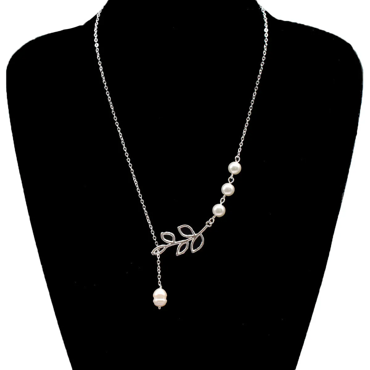 Niche Design Simple and Generous All-match Ins Personality Sweater Chain Women's Creative Pearl Necklace Crystal Necklace Gift
Niche Design Simple and Generous All-match Ins Personality Sweater Chain Women's Creative Pearl Necklace Crystal Necklace Gift