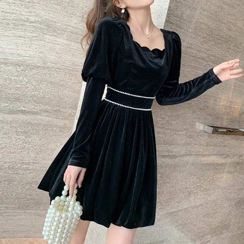 

French Hepburn Style Little Black Skirt Female 2023 Autumn Women's Clothing New Product Waist Thinner Velvet Long-sleeved Dress