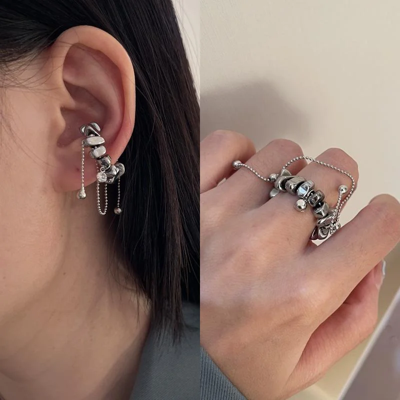Fashion Irregular Metal Bean Hanging Ear Clip For Women Cool Punk Adjustable Beaded Tassel Charm Ring 2021 Trend Jewelry Joyas
Fashion Irregular Metal Bean Hanging Ear Clip For Women Cool Punk Adjustable Beaded Tassel Charm Ring 2021 Trend Jewelry Joyas