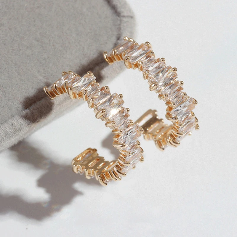 2022 New Arrival Classic Crystal Geometric Zircon Semicircular Arc Gold Color Earrings for Women Elegant Fashion Jewelry Gifts
2022 New Arrival Classic Crystal Geometric Zircon Semicircular Arc Gold Color Earrings for Women Elegant Fashion Jewelry Gifts