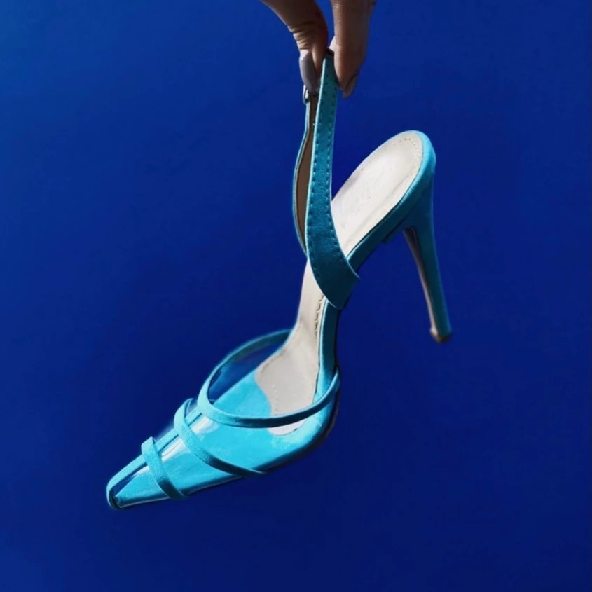 European and American Pointed Shallow Mouth High Heels Transparent Temperament Hollow Middle Heel Thin Heel Shoes Sandals
European and American Pointed Shallow Mouth High Heels Transparent Temperament Hollow Middle Heel Thin Heel Shoes Sandals