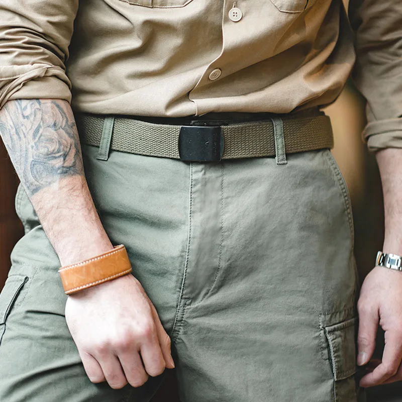 Retro Non Porous Elastic Elastic Woven Belt New Single Loop British Quick Release Trend Luxury Design Men's Casual Tool Belt
Retro Non Porous Elastic Elastic Woven Belt New Single Loop British Quick Release Trend Luxury Design Men's Casual Tool Belt