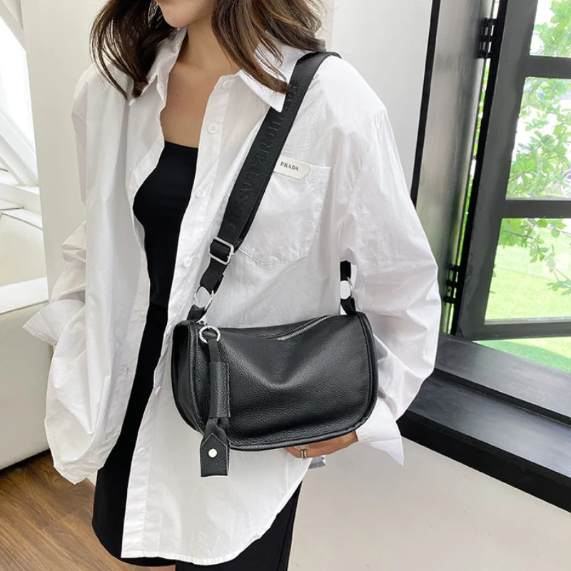 Genuine Leather Handbags for Women 2023 New Larger Capacity Female Saddle Bag with Wide Strap Luxury Designer Shoulder Bag
Genuine Leather Handbags for Women 2023 New Larger Capacity Female Saddle Bag with Wide Strap Luxury Designer Shoulder Bag
