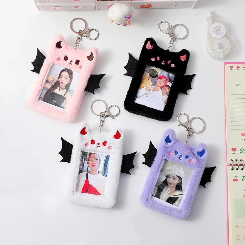 Милый крутой 3-дюймовый Маленький Дьявол Медведь Кролик плюшевый держатель для фотокарт Кредитная карта для удостоверения личности защитный чехол для фото с подвеской в виде звезды
Милый крутой 3-дюймовый Маленький Дьявол Медведь Кролик плюшевый держатель для фотокарт Кредитная карта для удостоверения личности защитный чехол для фото с подвеской в виде звезды