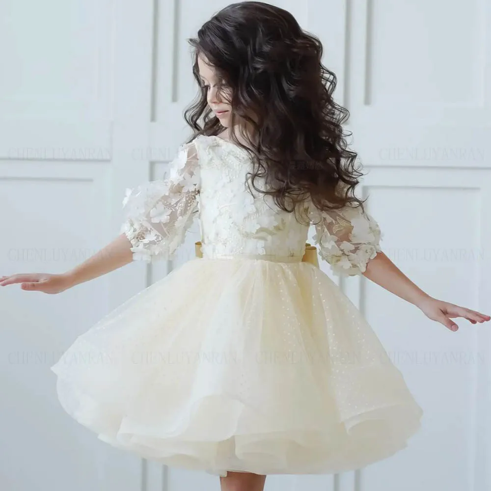 Lace Ivory Flower Girls Dresses 2023 Short Sleeves Cute Kids Wedding Party Dress A-Line Knee-Length Puffy Girl Princess Gowns
Lace Ivory Flower Girls Dresses 2023 Short Sleeves Cute Kids Wedding Party Dress A-Line Knee-Length Puffy Girl Princess Gowns