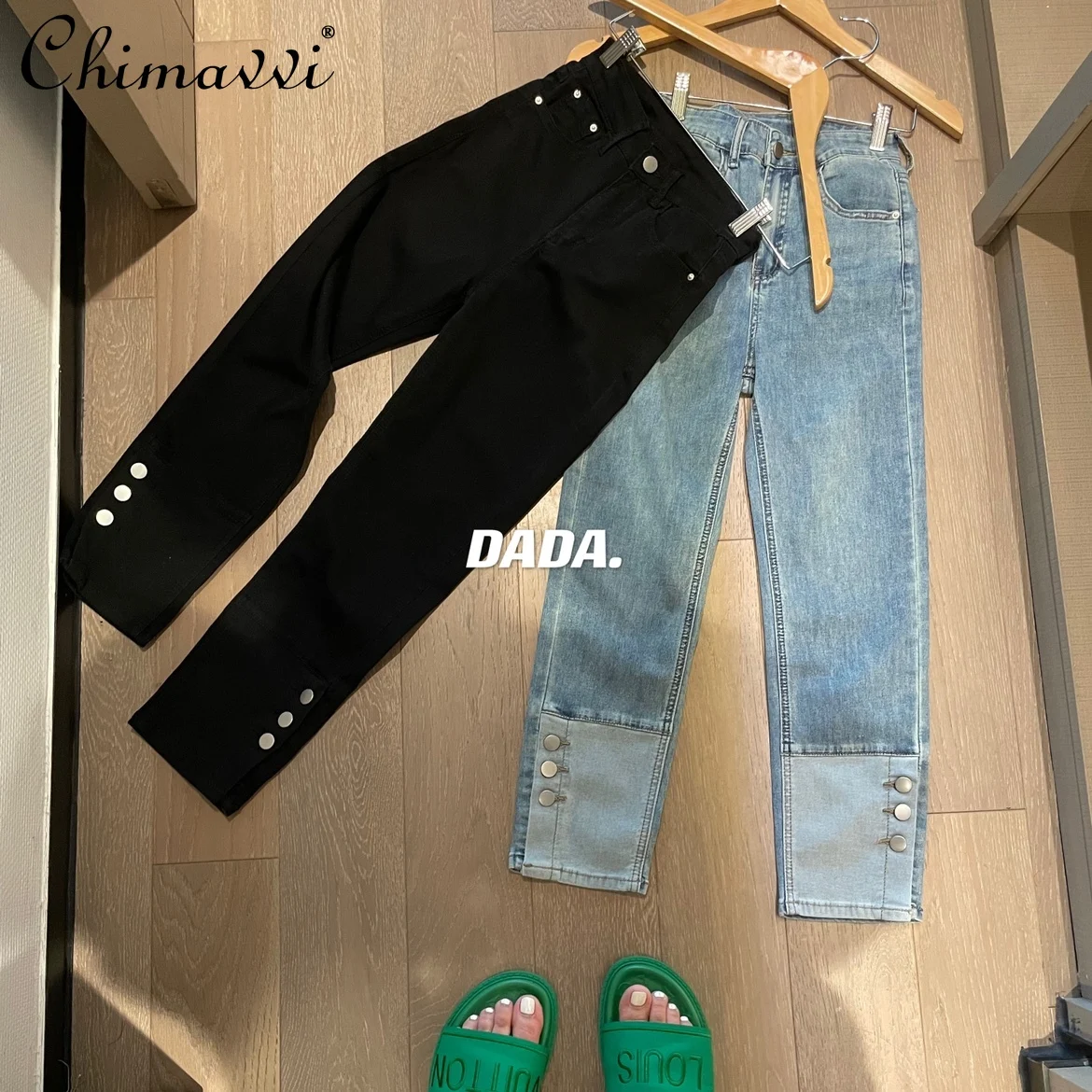 Fashion Trousers Button Design Thin Jeans for Women 2022 Summer New High Waist Slim Fit Elegant Cropped Pants Ladies Denim Pants
Fashion Trousers Button Design Thin Jeans for Women 2022 Summer New High Waist Slim Fit Elegant Cropped Pants Ladies Denim Pants