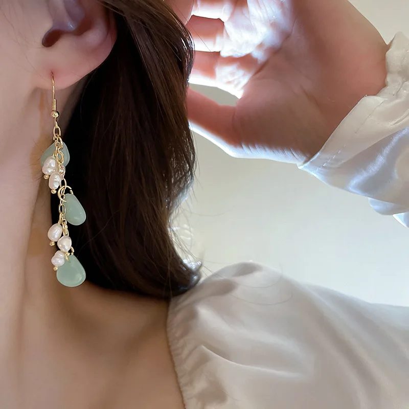 2022 New Fashion Pearl Geometric Tassel Earrings Stud Earrings French Women's Design Long Earrings
2022 New Fashion Pearl Geometric Tassel Earrings Stud Earrings French Women's Design Long Earrings