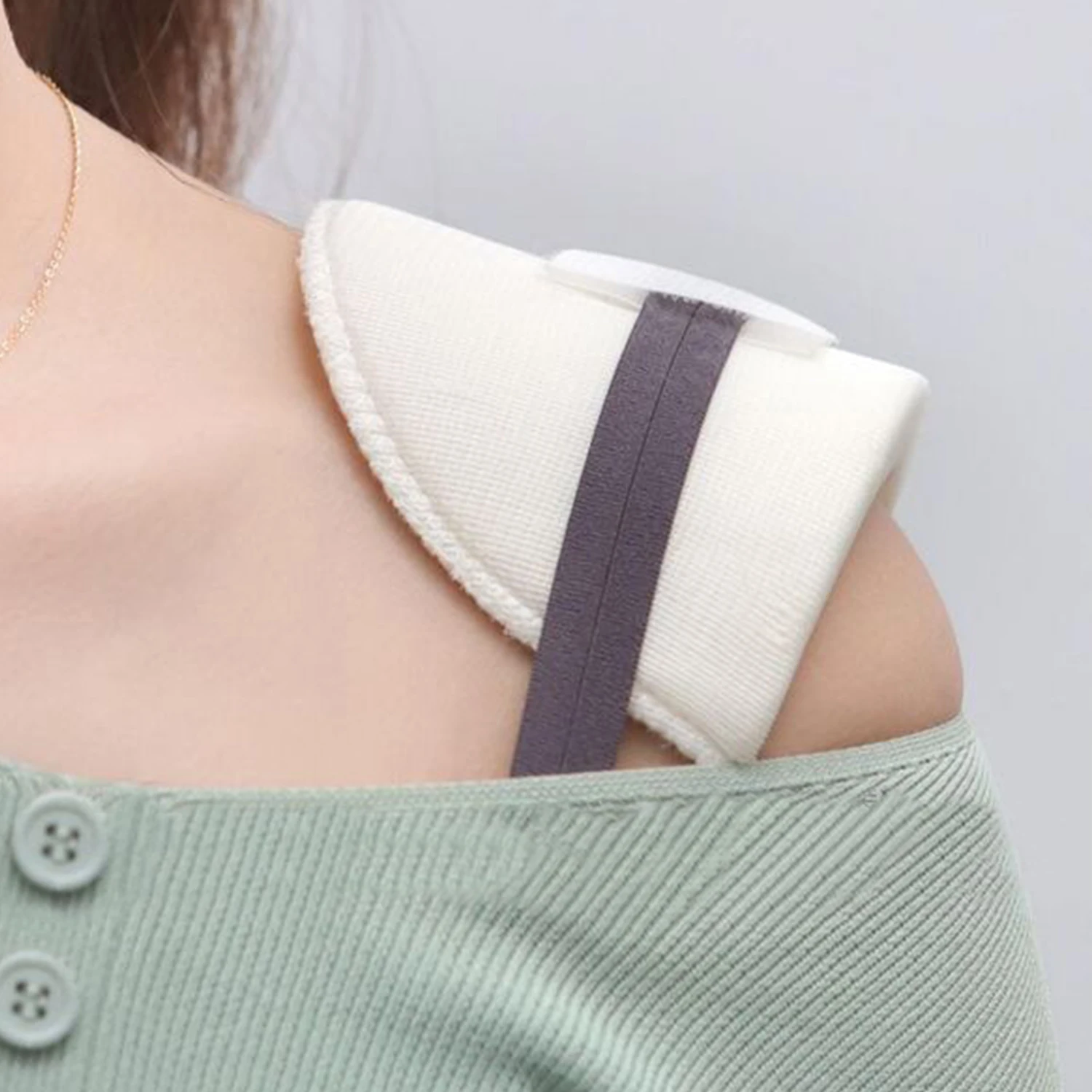 1pair Invisible Push Up Sewing Accessories Soft Self Adhesive Sponge Shoulder Pads For Women Clothes Craft DIY Reusable
1pair Invisible Push Up Sewing Accessories Soft Self Adhesive Sponge Shoulder Pads For Women Clothes Craft DIY Reusable