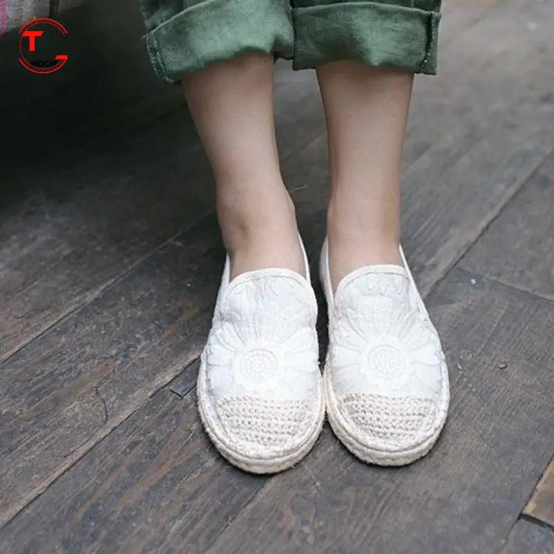 New Half Slippers Spring Summer Slides Women Shoes flower embroidery Hemp Flat Heel Shoes Women Cotton Fabric Lace Mules Shoes
New Half Slippers Spring Summer Slides Women Shoes flower embroidery Hemp Flat Heel Shoes Women Cotton Fabric Lace Mules Shoes