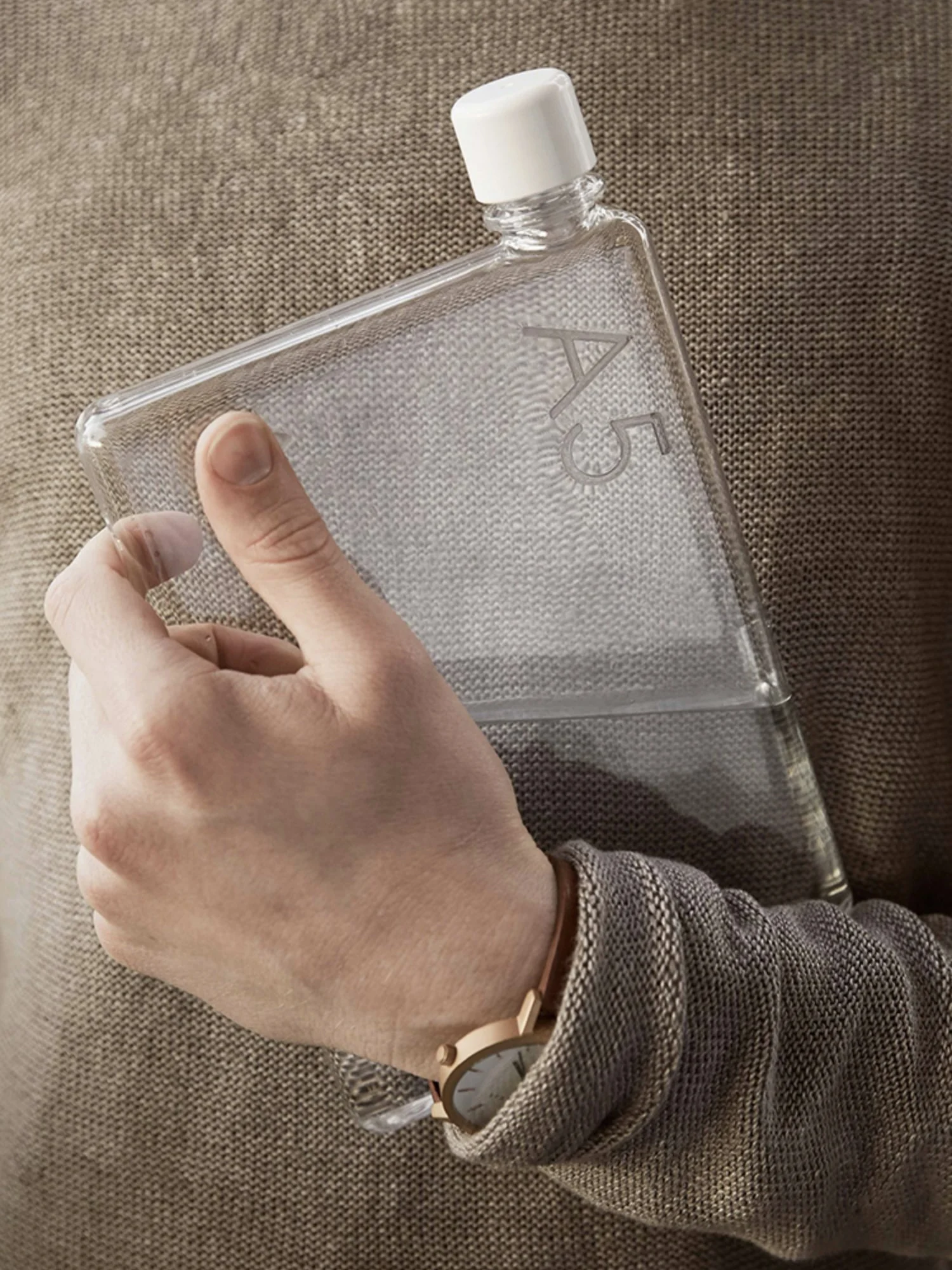 Flat water bottle creative trend square water bottle high color ins style small portable handy cup
Flat water bottle creative trend square water bottle high color ins style small portable handy cup