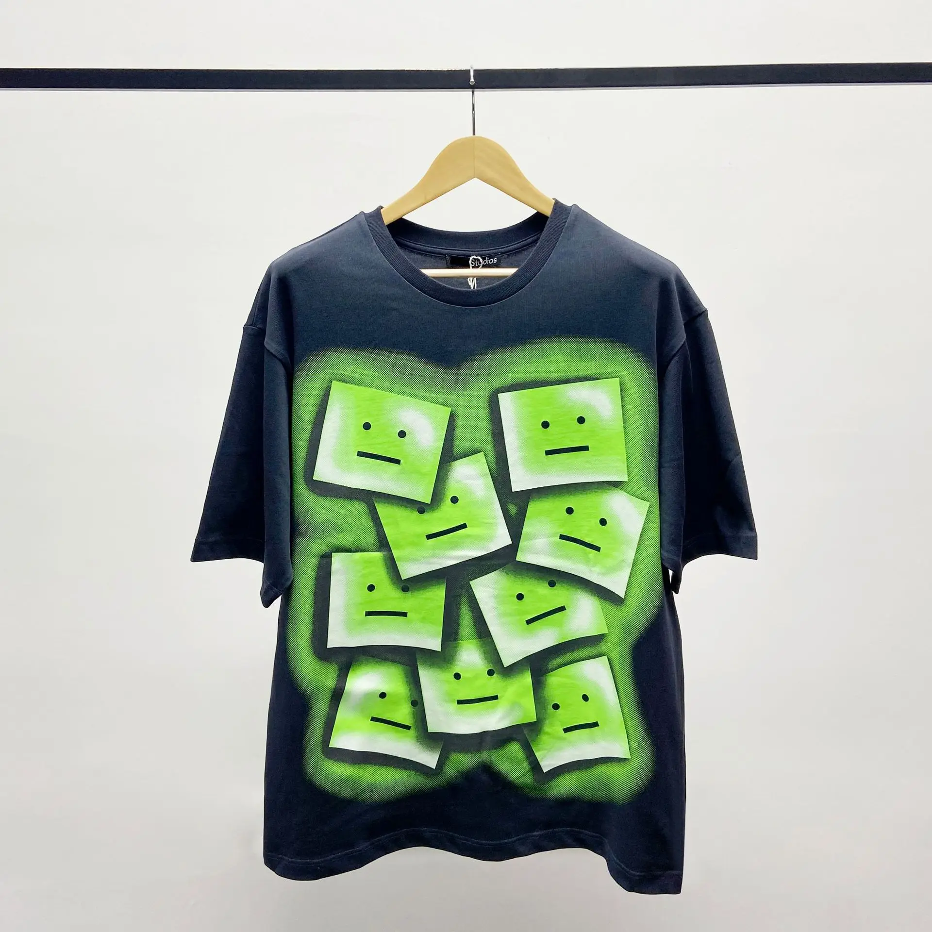 Acne Studios 2022 Spring and Summer New Printed Square Smiley T-shirt Loose Round Neck Short Sleeve Men and Women Trend
Acne Studios 2022 Spring and Summer New Printed Square Smiley T-shirt Loose Round Neck Short Sleeve Men and Women Trend