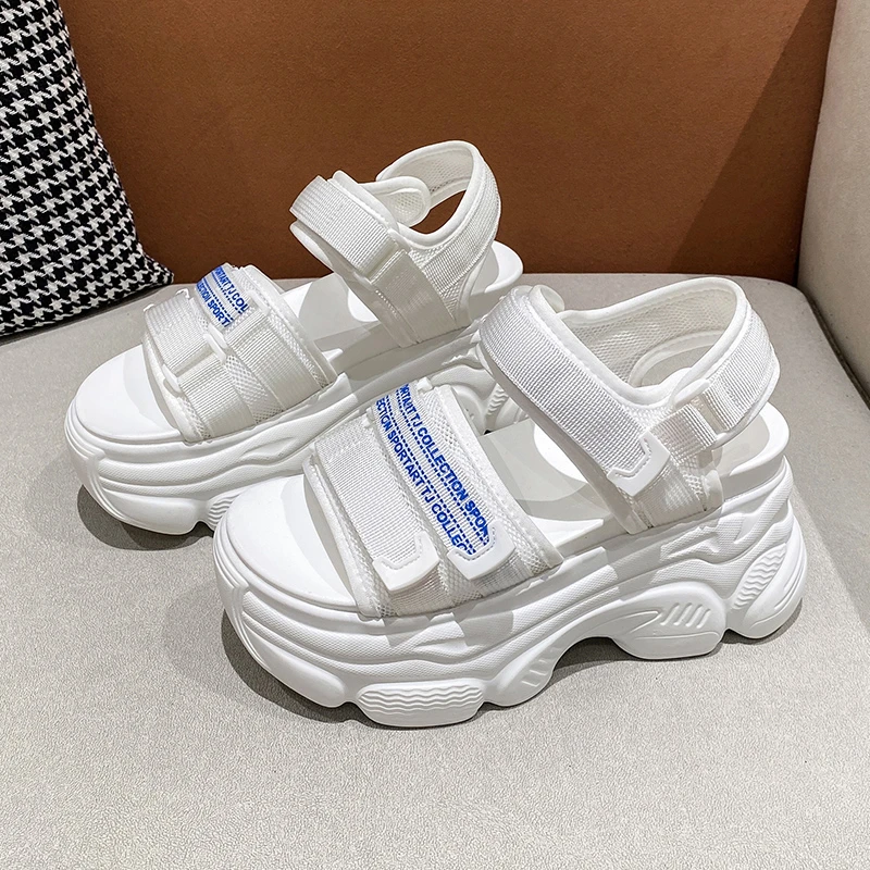 Сандалии женские на высокой платформе, дышащие сетчатые, пляжная обувь, танкетка на липучке, толстая подошва, модель Лето 2022 
Сандалии женские на высокой платформе, дышащие сетчатые, пляжная обувь, танкетка на липучке, толстая подошва, модель Лето 2022