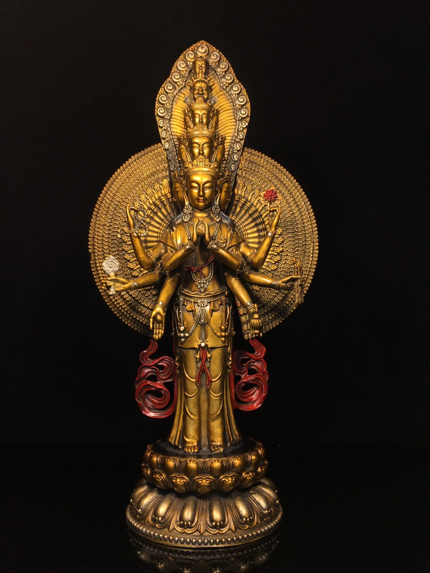19"Tibet Temple Collection Old Bronze Painted 1000 Arm Guanyin Bodhisattva Buddha Backlight Lotus Platform Worship Hall
19"Tibet Temple Collection Old Bronze Painted 1000 Arm Guanyin Bodhisattva Buddha Backlight Lotus Platform Worship Hall