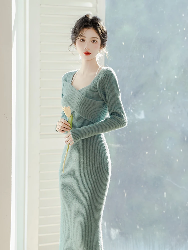 Женское трикотажное платье с V-образным вырезом, длинным рукавом
Женское трикотажное платье с V-образным вырезом, длинным рукавом