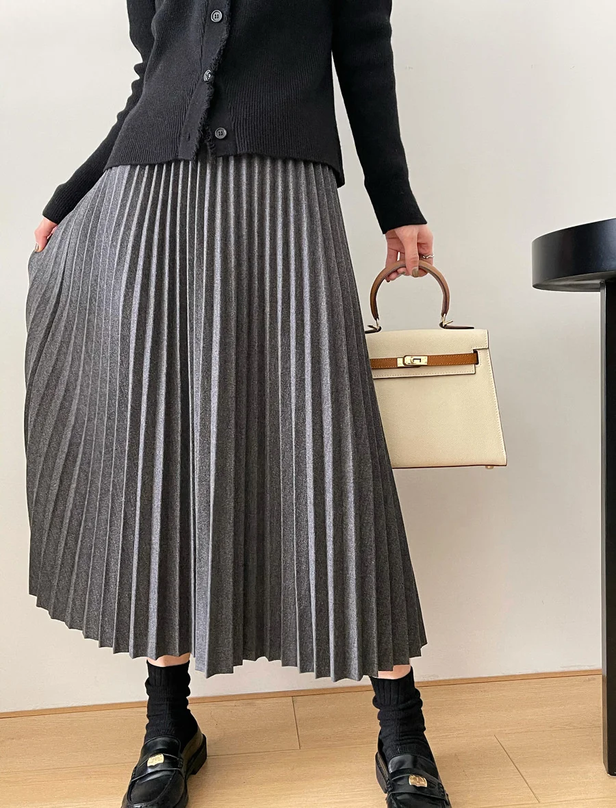 Женская длинная юбка с высокой талией, винтажная черная плиссированная юбка А-силуэта, 2022 
Женская длинная юбка с высокой талией, винтажная черная плиссированная юбка А-силуэта, 2022