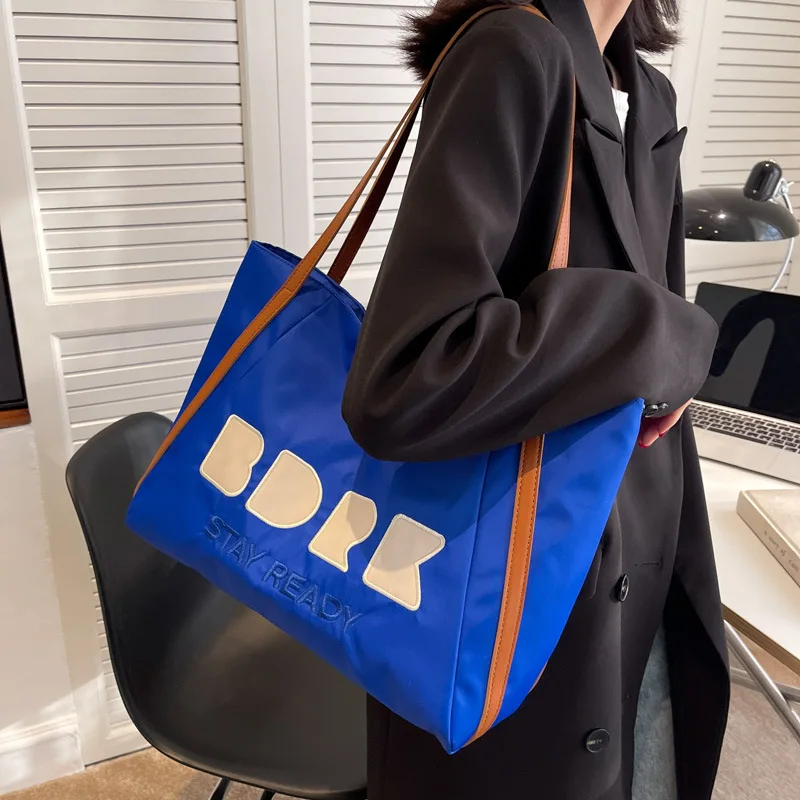 Letter Print Large Capacity Shoulder Bag Woman Designer Brand Shopping Women's Handbag Fashion Klein Blue Underarm Lady Tote Bag
Letter Print Large Capacity Shoulder Bag Woman Designer Brand Shopping Women's Handbag Fashion Klein Blue Underarm Lady Tote Bag