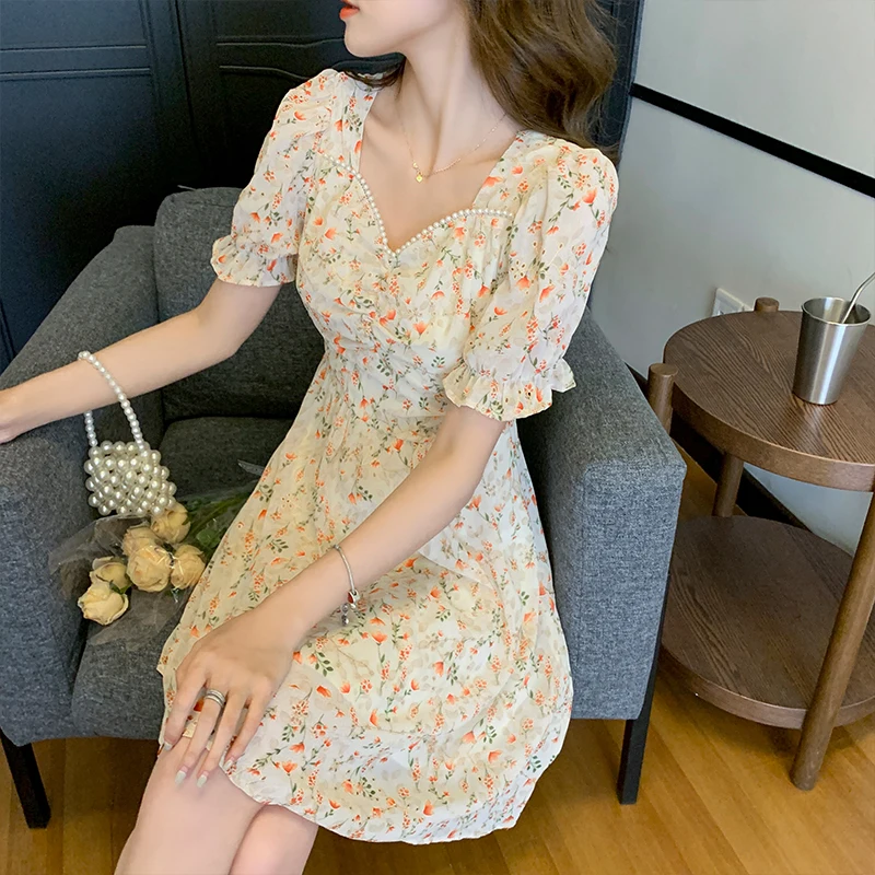 Embroidered Hollow Temperament Sweet Floral Dress 2022 Summer V-neck New Bubble Sleeve French Chiffon Thin Short-sleeved Dress
Embroidered Hollow Temperament Sweet Floral Dress 2022 Summer V-neck New Bubble Sleeve French Chiffon Thin Short-sleeved Dress