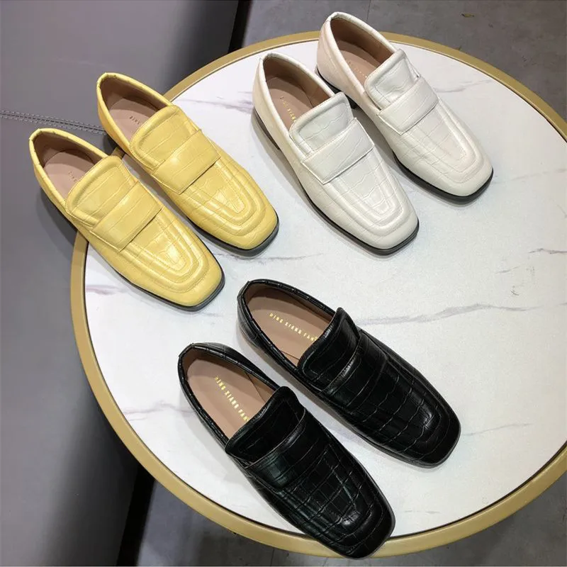 British Style Leather Shoes Women's 2022 Spring New Flat Shoes Black Square Toe Loafers Ladies Flats White Casual Shoes
British Style Leather Shoes Women's 2022 Spring New Flat Shoes Black Square Toe Loafers Ladies Flats White Casual Shoes
