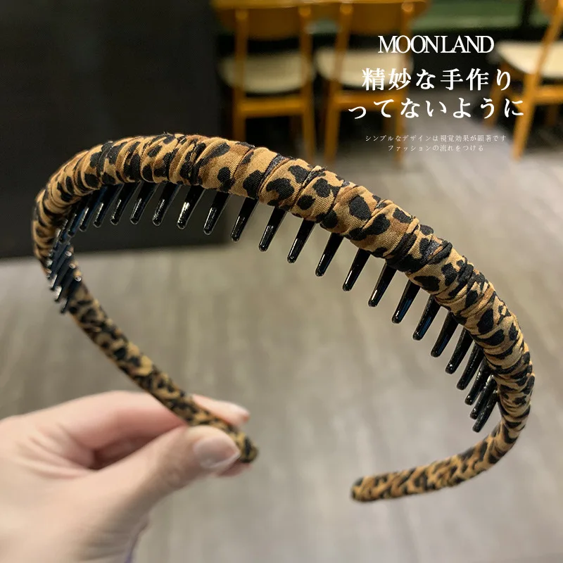 New hair band web celebrity 2021 han edition retro French leopard print head hoop out long hair clip hairpin tooth face pressure
New hair band web celebrity 2021 han edition retro French leopard print head hoop out long hair clip hairpin tooth face pressure