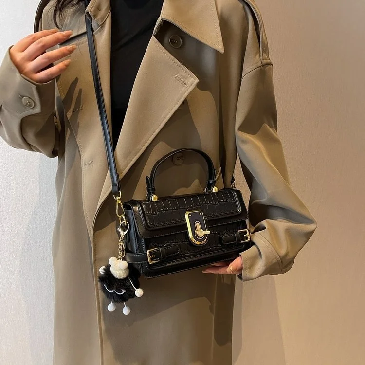 Stone Pattern Lock Buckle Moonlight Treasure Box Handheld One Shoulder Oblique Span Small Bag Women 2022 New
Stone Pattern Lock Buckle Moonlight Treasure Box Handheld One Shoulder Oblique Span Small Bag Women 2022 New