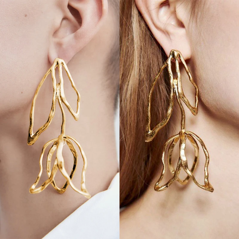 Retro Metal Hollow Irregular Stud Earrings Women Gold Color Rose Dangle Earring Fashion Simple Exaggerated Pendant Party Jewelry
Retro Metal Hollow Irregular Stud Earrings Women Gold Color Rose Dangle Earring Fashion Simple Exaggerated Pendant Party Jewelry